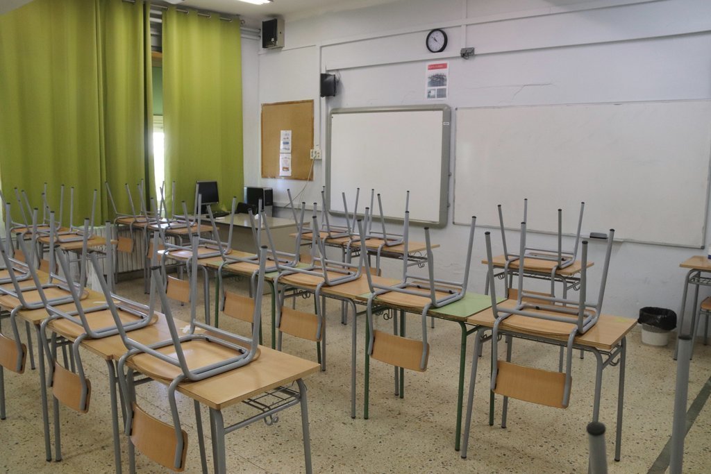 Pla general d'una aula de l'Institut Martí i Franquès de Tarragona. Imatge del 29 de maig del 2020 (Horitzontal).