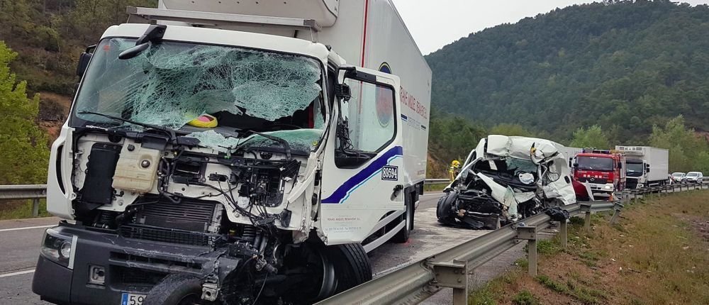 Accident mortal C-14 Oliana camió furgoneta