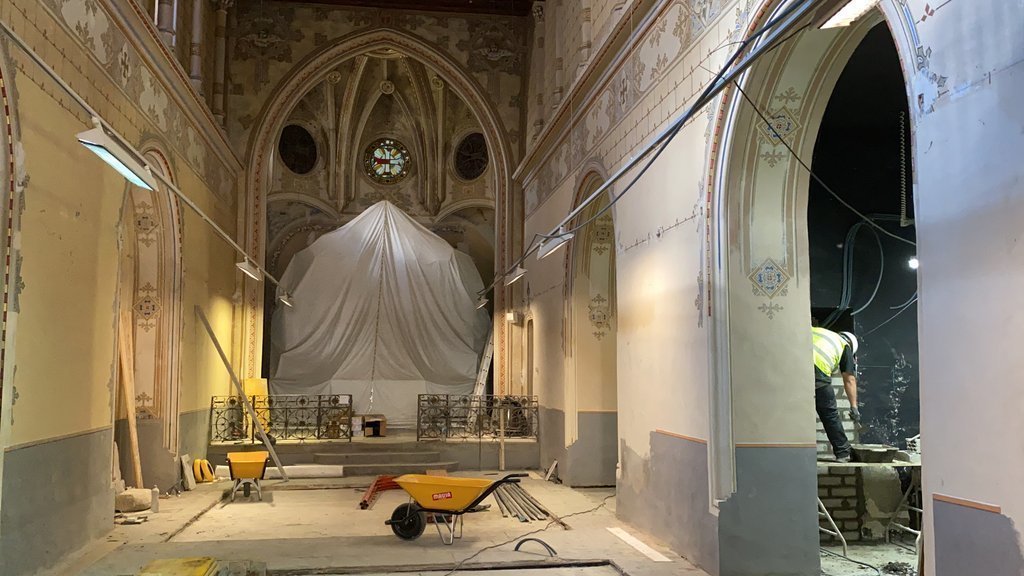 Pla general de les obres que s'estan duent a terme a l'interior de la capella de la Pietat que forma part del conjunt catedralici de la Seu d'Urgell. Imatge del 18 de maig de 2021. (Horitzontal)
