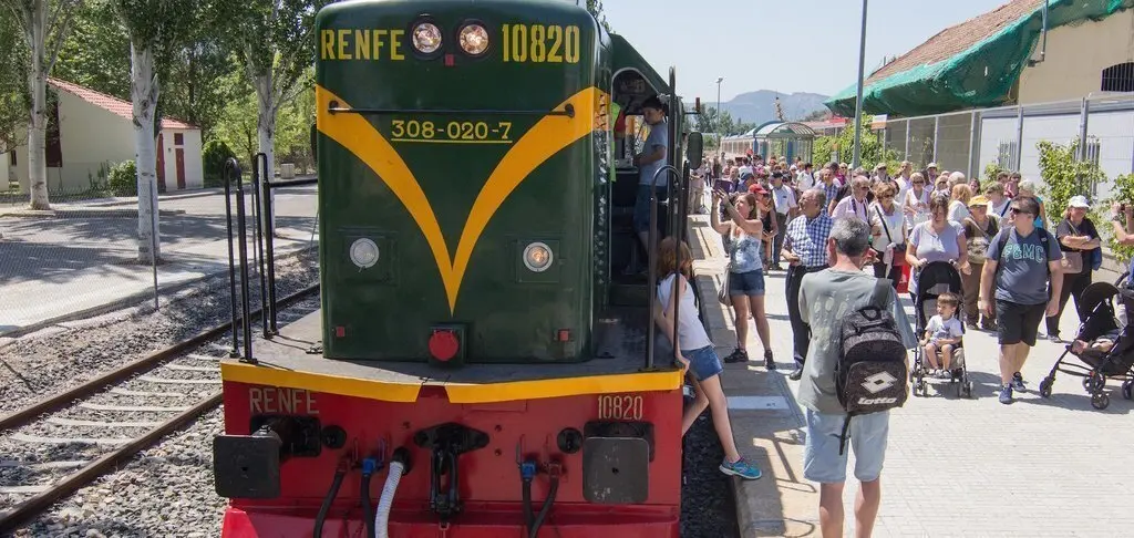Arribada dle Tren dels Llacs a la Pobla de Segur