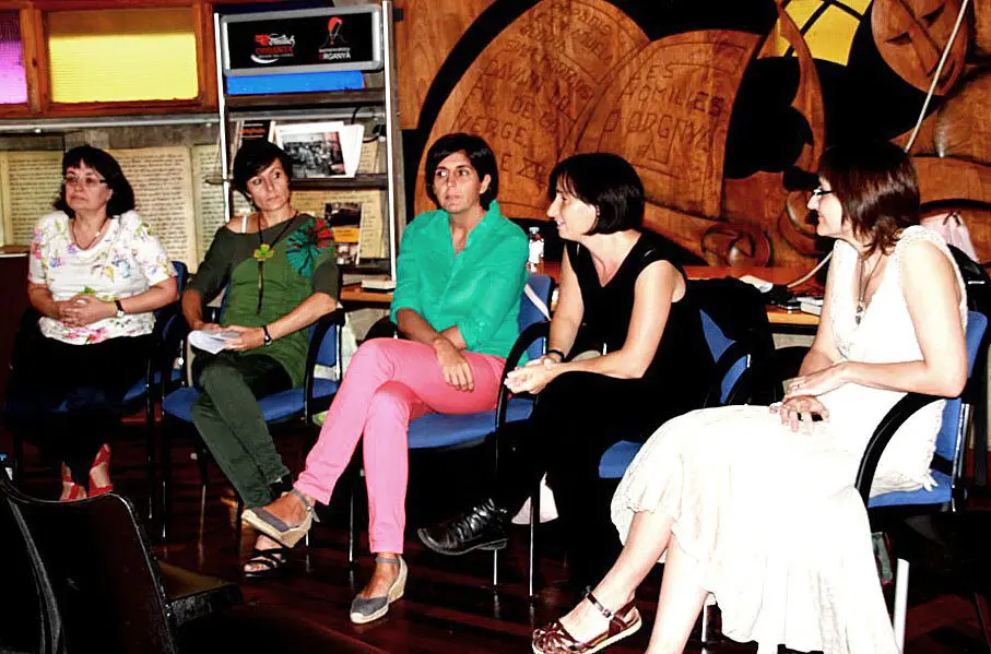 D&rsquo;esquerra a dreta: Montse Riu, documentalista i moderadora de l&rsquo;acte, Lourdes Esteve, Ma &Agrave;ngels Terrones, Carme Fenoll i Laura Fuses. Foto: Josep Sansegundo.