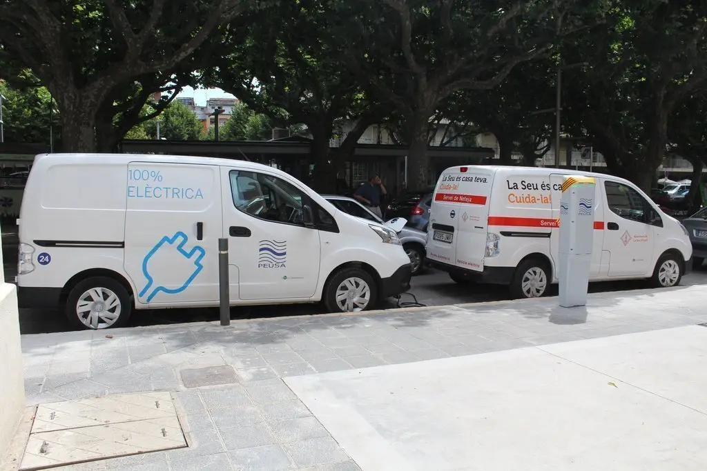 Inauguració 1r punt recàrrega vehicles elèctrics 002