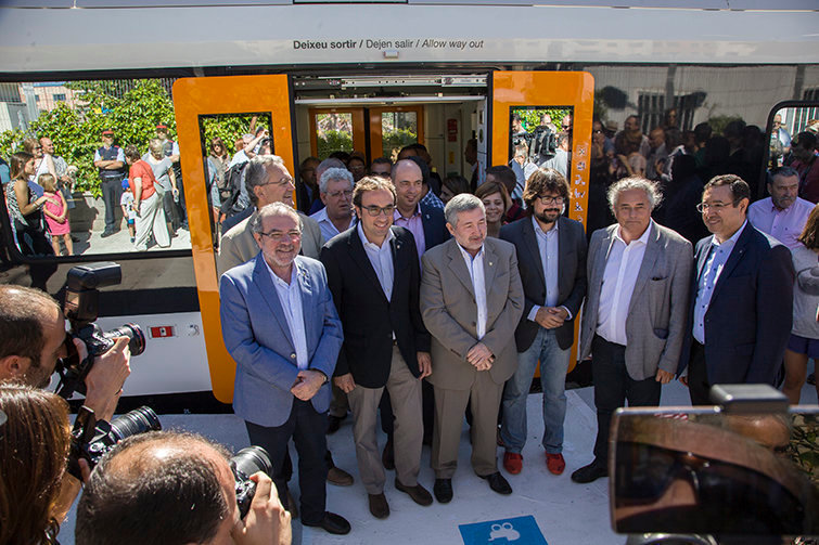Autoritats i alcaldes arriben amb el primer comboi dels tres de la Pobla
