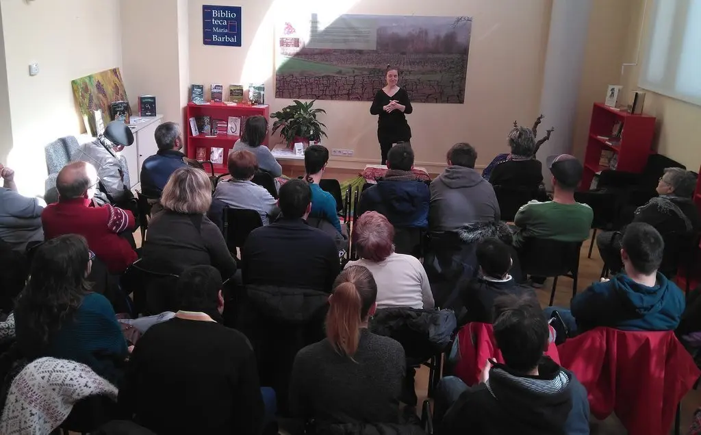 Gotim de Contes a la Biblioteca Maria Barbal