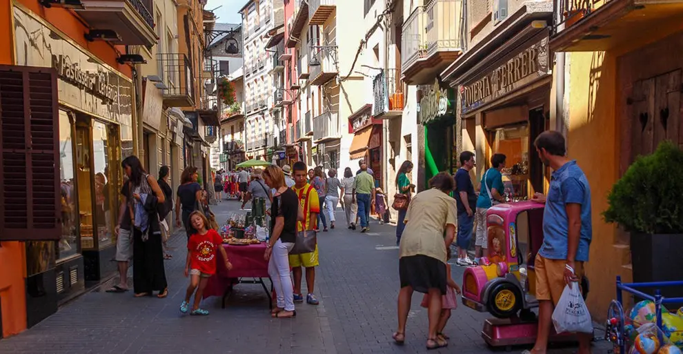 Carrer comercial de Puigcerdà:Ajuntament Puigcerdà 2