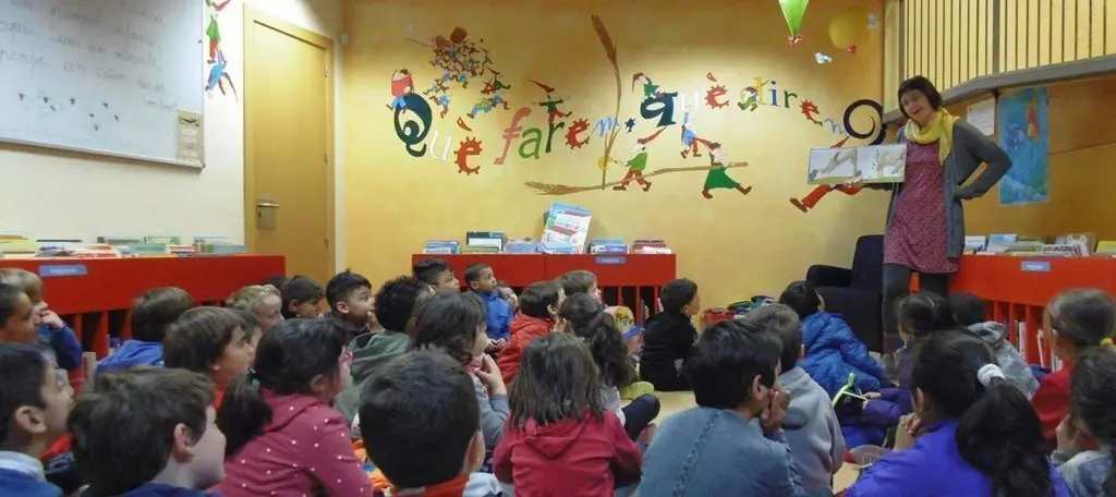 Biblioteca Maria Barbal espai contacontes