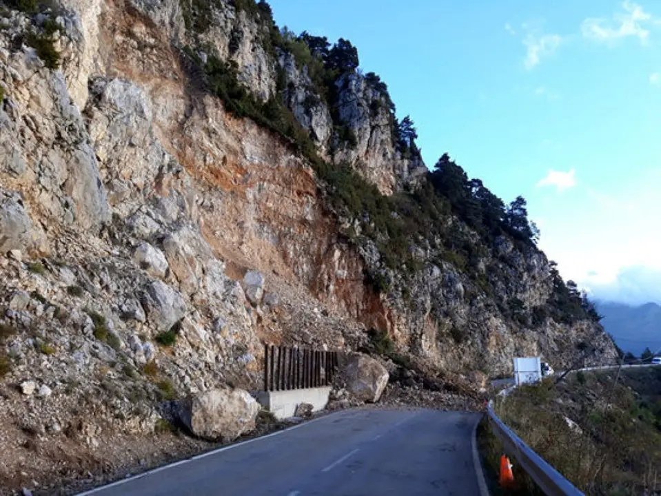 Carretera Port del Comte tallada 2