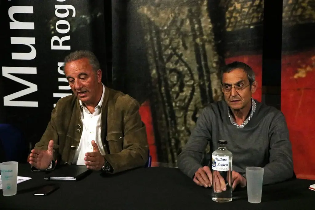 Pla mig del president del Consell Comarcal del Pallars Sobir&radic;&dagger;, Carles Is&radic;&int;s, i l'alcalde de la Guingueta d'&radic;&Auml;neu, Josep Cerv&radic;&ge;s, al Consell d'Alcaldes de l'1 d'abril del 2019. (horitzontal)