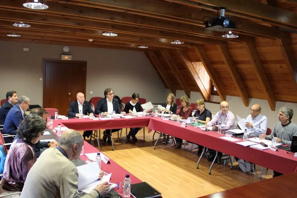 Pla general de la reuni...... de la Comissi...... territorial d'Urbanisme d'Aran, celebrada aquest dilluns a Vielha. Imatge facilitada pel Conselh Generau d'Aran l'11 de juny de 2019 (Horitzontal).