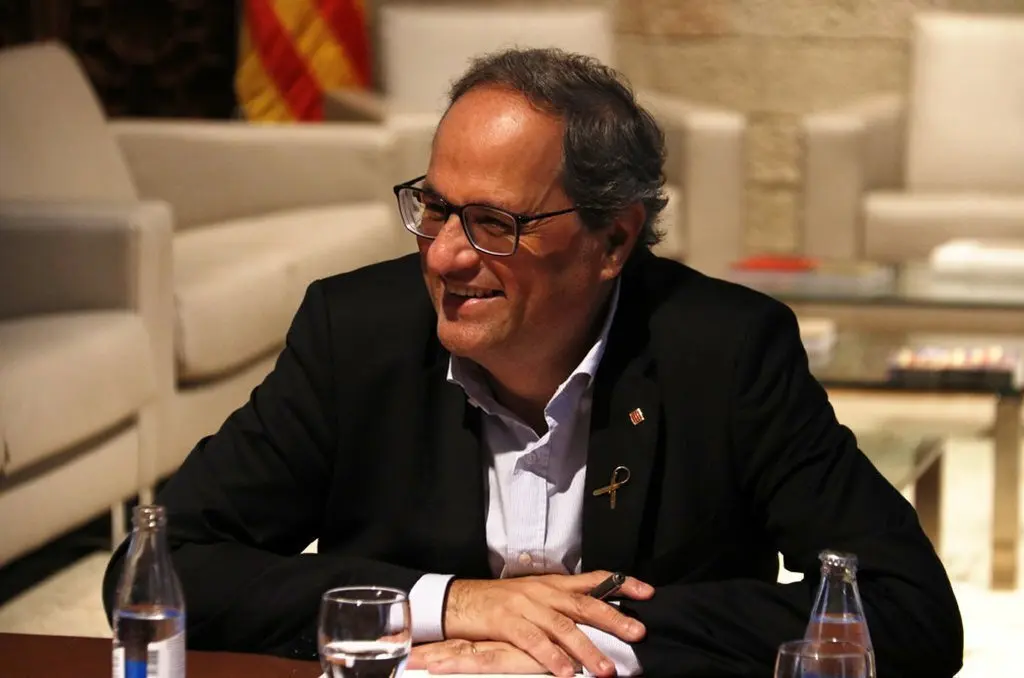 Pla mitj&radic;&dagger; del president de la Generalitat, Quim Torra, somrient el 4 de juliol de 2019 (Horitzontal)