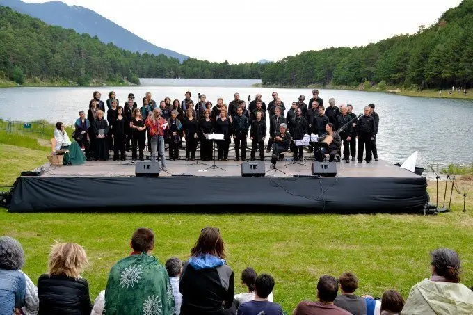 Coral-Cantiga-Llac-dEngolasters-Encamp-flickr-FeMAP-680x453