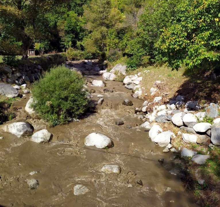 Imatge del riu Flamisell amb l'aigua t√®rbola el 16 d'octubre del 2019. (horitzontal)