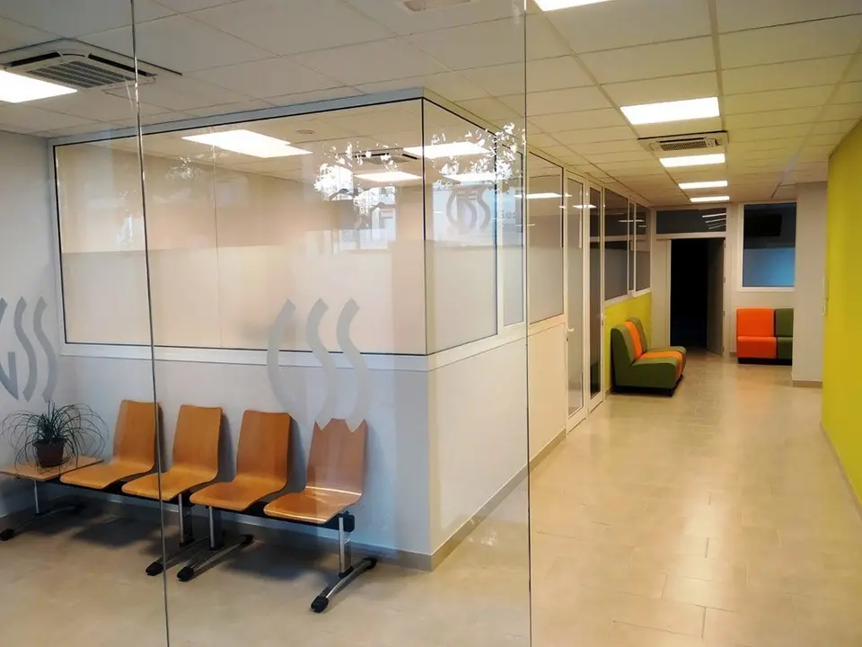 Imatge general d'una sala del nou centre del Servei de Rehabilitaci&radic;&ge; Comunit&radic;&dagger;ria i Hospital de Dia a Tremp. (horitzontal)