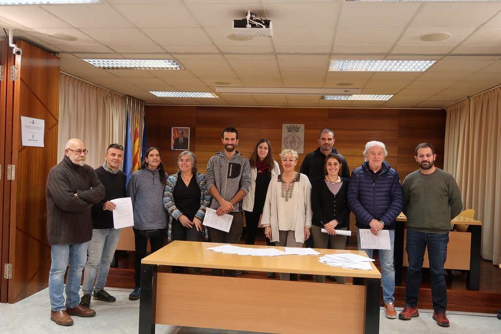 Pla general dels representats de les entitats que han signat convenis de col·laboració amb el Geoparc Orígens el 3 de desembre del 2019. (horitzontal)