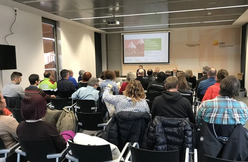Pla general de l'acte de presentaci&radic;&ge; de la guia per ajudar els agents locals a informar els visitants de les zones de muntanya. Imatge facilitada pel Departament de Salut l'11 de desembre de 2019 (Horitzontal).