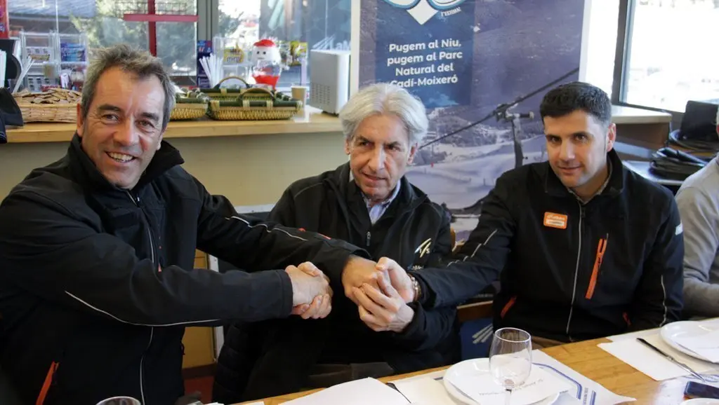 Pla mitj&radic;&dagger;, d'esquerra a dreta, del director de Turisme i Muntanya d'FGC, Toni Sanmart&radic;&ne;, el president de la Federaci&radic;&ge; d'Hostaleria de Girona, Antoni Escudero, i director de l'estaci&radic;&ge; de La Molina, Xavier Perpiny&radic;&dagger;, el 18 de febrer de 2020 (Horitzontal).