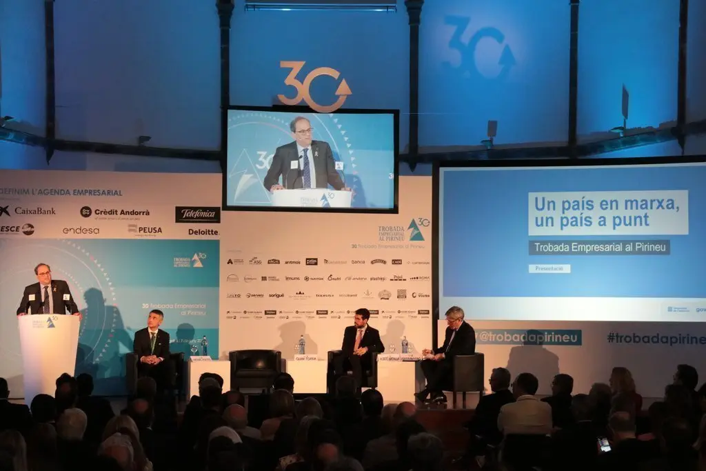 Pla general de la inauguraci&oacute; de la 30a Trobada Empresarial al Pirineu durant la intervenci&oacute; del president de la Generalitat, Quim Torra, a la Sala Sant Dom&egrave;nec de la Seu d'Urgell. Imatge del 7 de juny de 2019 (Horitzontal).