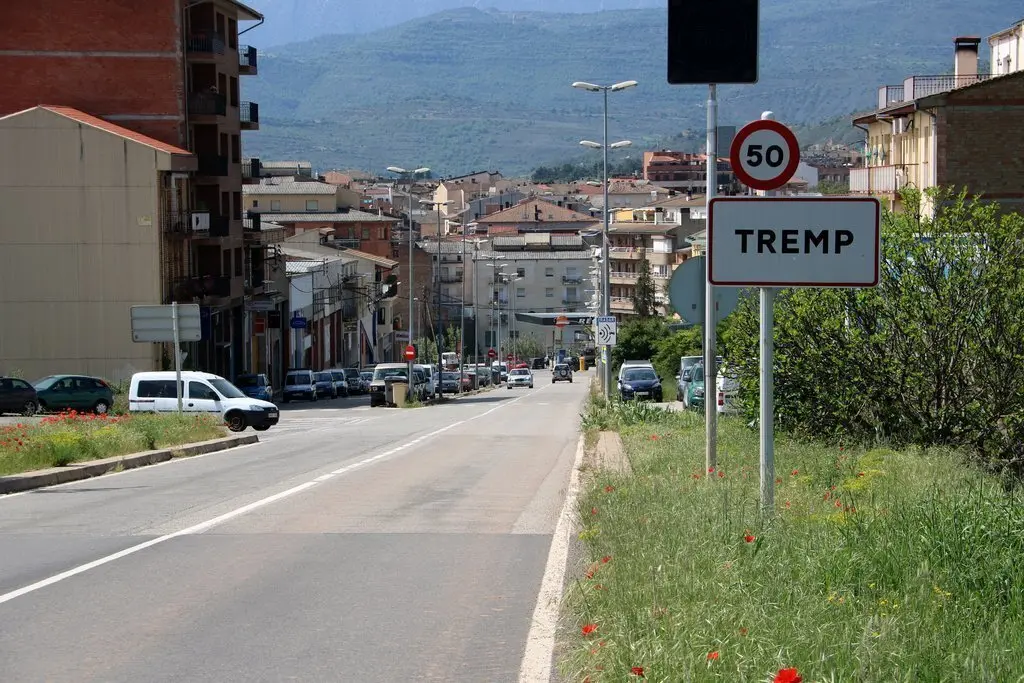 Pla general de l'entrada a Tremp. Imatge del 6 de maig del 2020. (horitzontal)