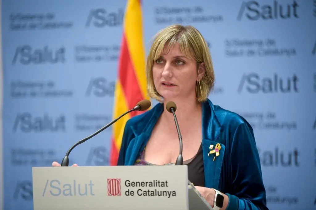 Pla mitj&agrave; de la consellera de Salut, Alba Verg&eacute;s, en roda de premsa el 22 d'abril del 2020 (horitontal)
