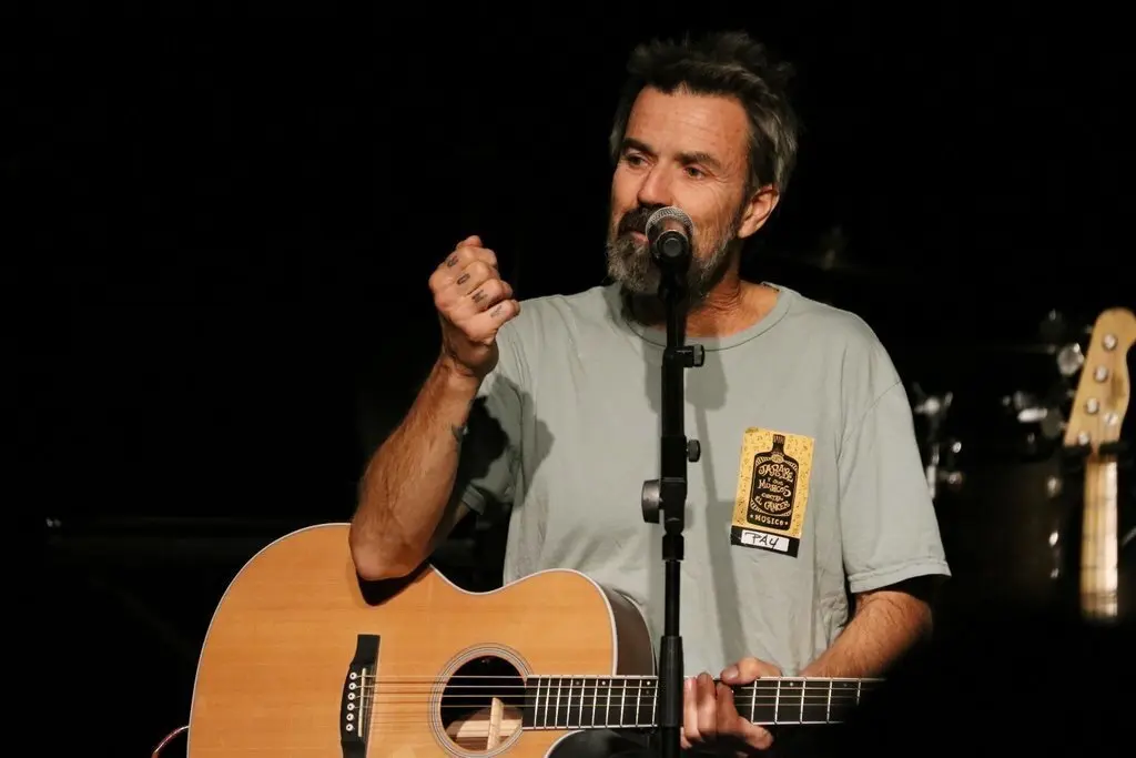 Pau Don&eacute;s a l'inici del concert de Jarabe de Palo a Luz de Gas, el 23 de desembre del 2019 (horitzontal)