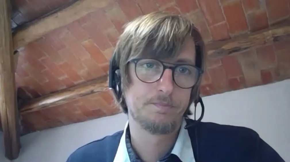 Pla mitj&agrave; del president de la Xarxa per a la Conservaci&oacute; de la Natura, Marc Vilahur, durant la roda de premsa telem&agrave;tica per defensar l'Ag&egrave;ncia de la Natura de Catalunya. Imatge capturada de l'aplicaci&oacute; Zoom el 16 de juny de 2020 (Horitzontal).