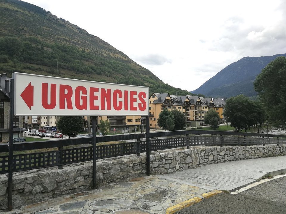 Pla obert de la zona d'accés a Urgències de l'Hospital Val d'Aran de Vielha, en una imatge d'arxiu. (Horitzontal)