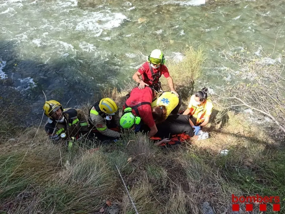 Bombers rescat dona a Rialp