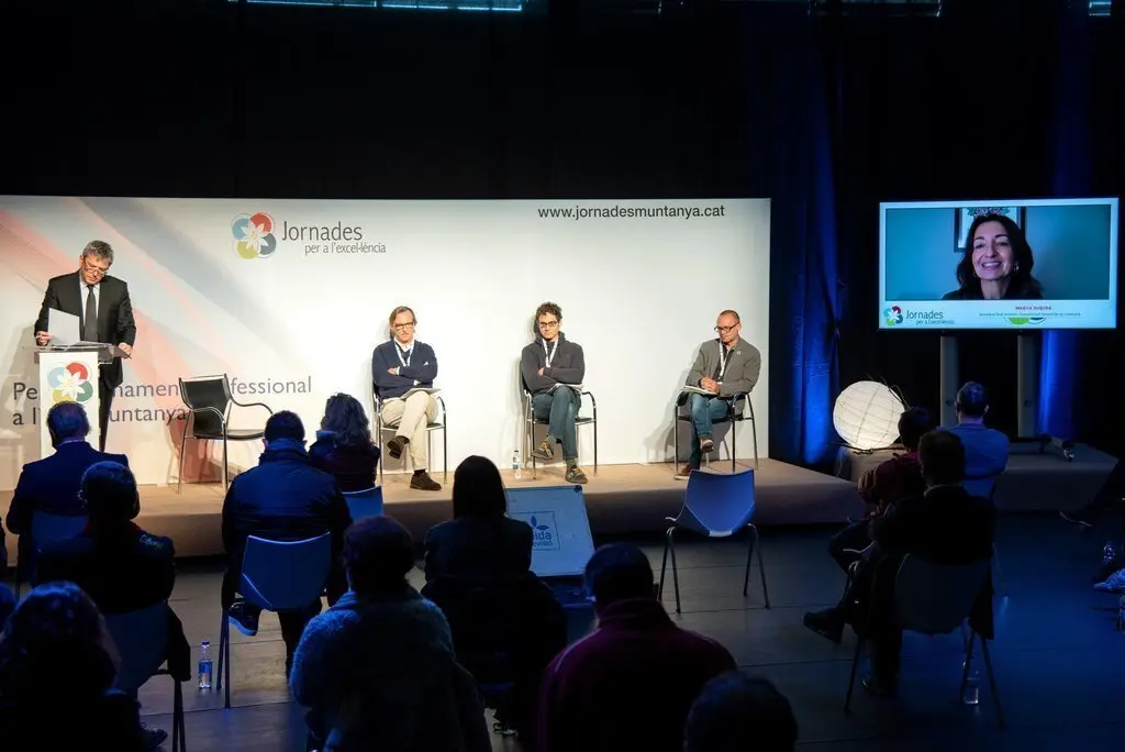 Pla general durant una de les pon&egrave;ncies que s'han fet a les VII Jornades per a l'excel&middot;l&egrave;ncia a Esterri d'&Agrave;neu, el 3 d'octubre de 2020. (Horitzontal)