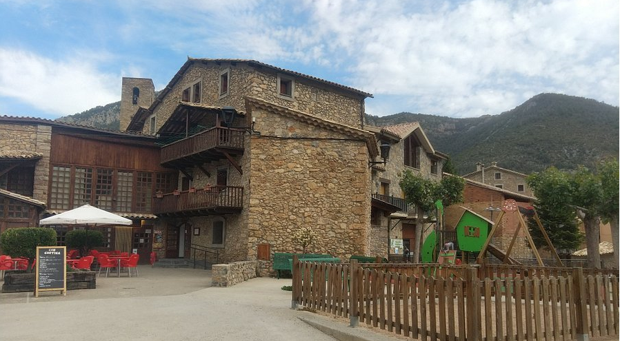 Can Cortina Tuixent Alberg Centre C&iacute;vic