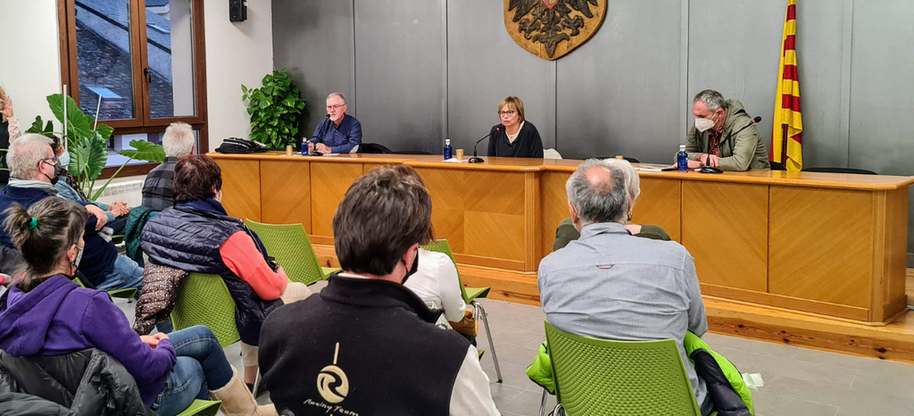 Dues dones de Montse Sanjuan tris