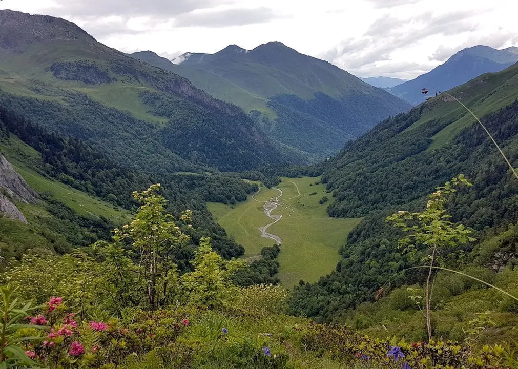 Panor&agrave;mica de la Val dera Artiga de Lin, a la Val d'Aran. (horitzontal)