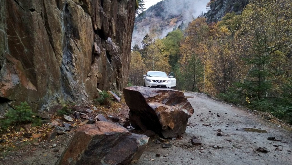 Esllavissada carretera d'&Agrave;reu