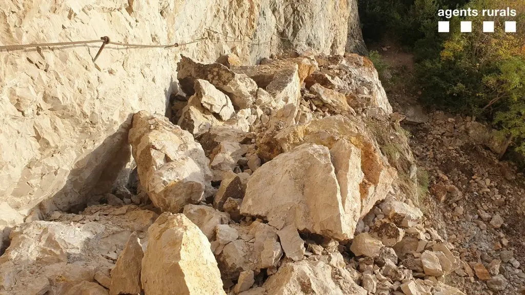 Esllavissada cam&iacute; Mont Rebei 2