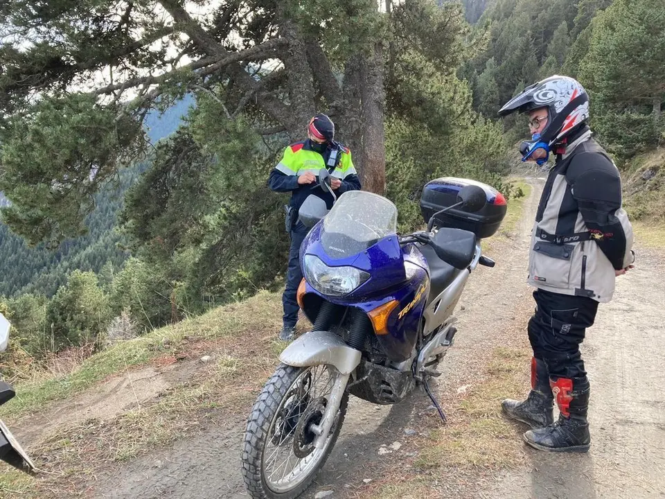 Circulaci&oacute; motoritzada vall de santa Magdalena bis