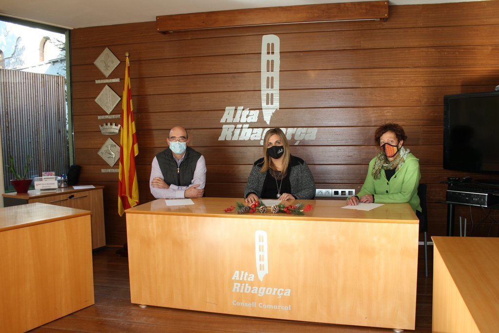 Pla obert dels alcaldes dels tres municipis de l'Alta Ribagorça: Maria José Erta, José Antonio Troguet i Sònia Bruguera. Imatge del 18 de desembre de 2020 (Horitzontal).