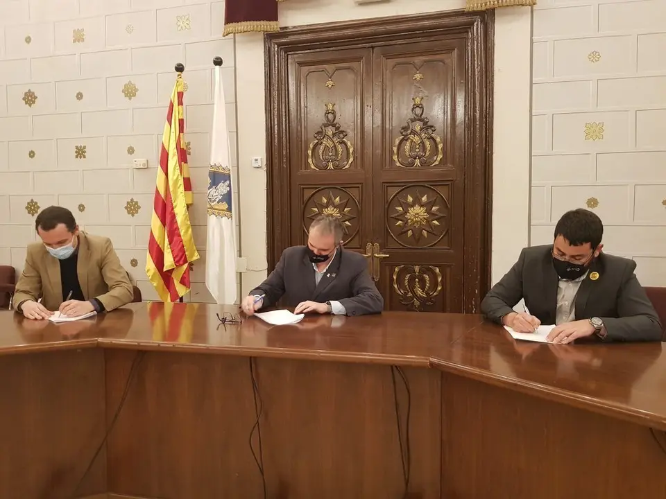 signatura acord pressupost amb Comprom&iacute;s per la Seu-&Ograve;scar Ordeig