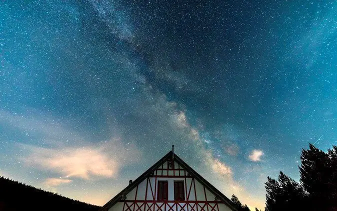 Pla general del cel nocturn a les Comes de Rubi&oacute;, municipi de Soriguera, al Pallars Sobir&agrave;. (horitzontal)