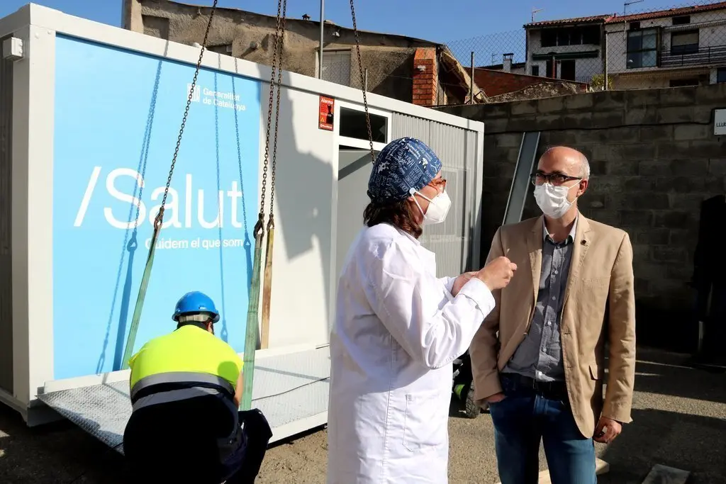 Pla mig de la directora de l'Equip d'Atenci&oacute; Prim&agrave;ria Alt Urgell Sud, Imma Vila i l'adjunt a la Ger&egrave;ncia de la Regi&oacute; Sanit&agrave;ria Alt Pirineu i Aran, Miquel Abrantes el 19 de febrer del 2021. (horitzontal)