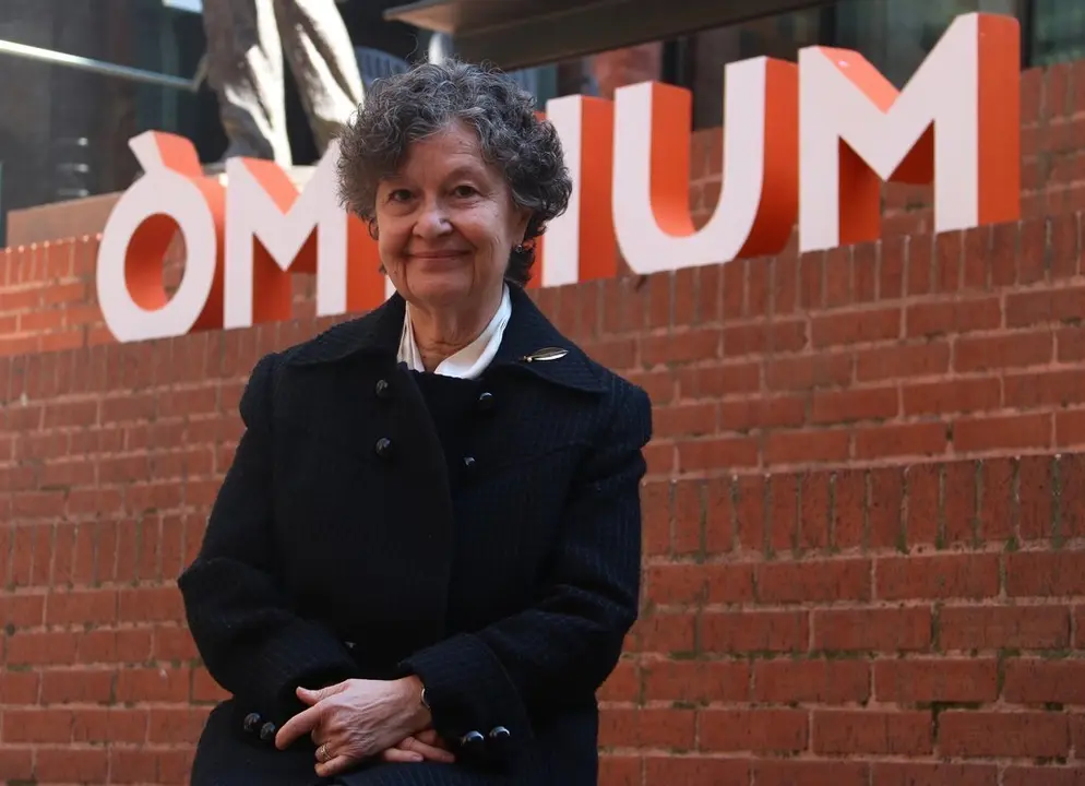 Pla mitj&agrave; de Maria Barbal, 53&egrave; Premi d'Honor de les Lletres Catalanes, a la grada exterior del Palau de la M&uacute;sica. Dimecres 10 de mar&ccedil; de 2021 (HORITZONTAL)