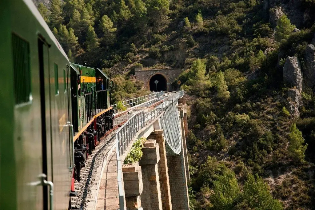 Tren dels Llacs