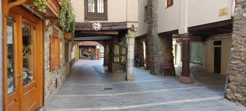 Carrer dels Canonges la Seu 1