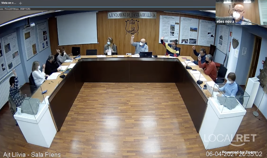 Ple municipal Ajuntament de Ll&iacute;via
