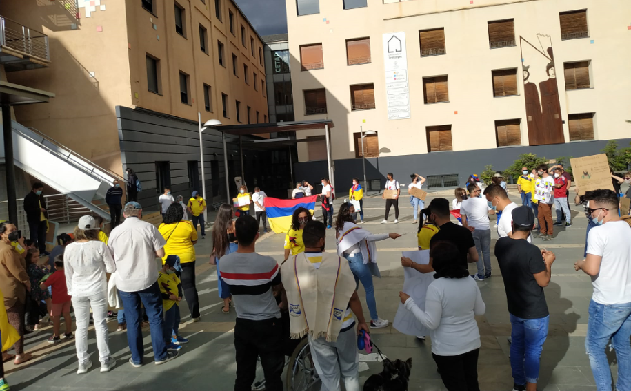 Concentraci&oacute; colombians la Seu 1