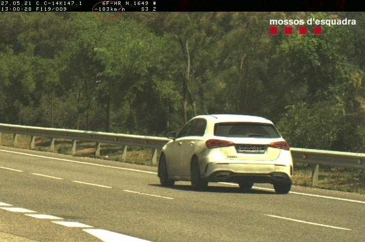 Imatge captada pel radar dels Mossos d'Esquadra d'un cotxe circulant a 183 quil&ograve;metres per hora per la C-14 a Peramola, el 27 de maig de 2021. (Horitzontal)