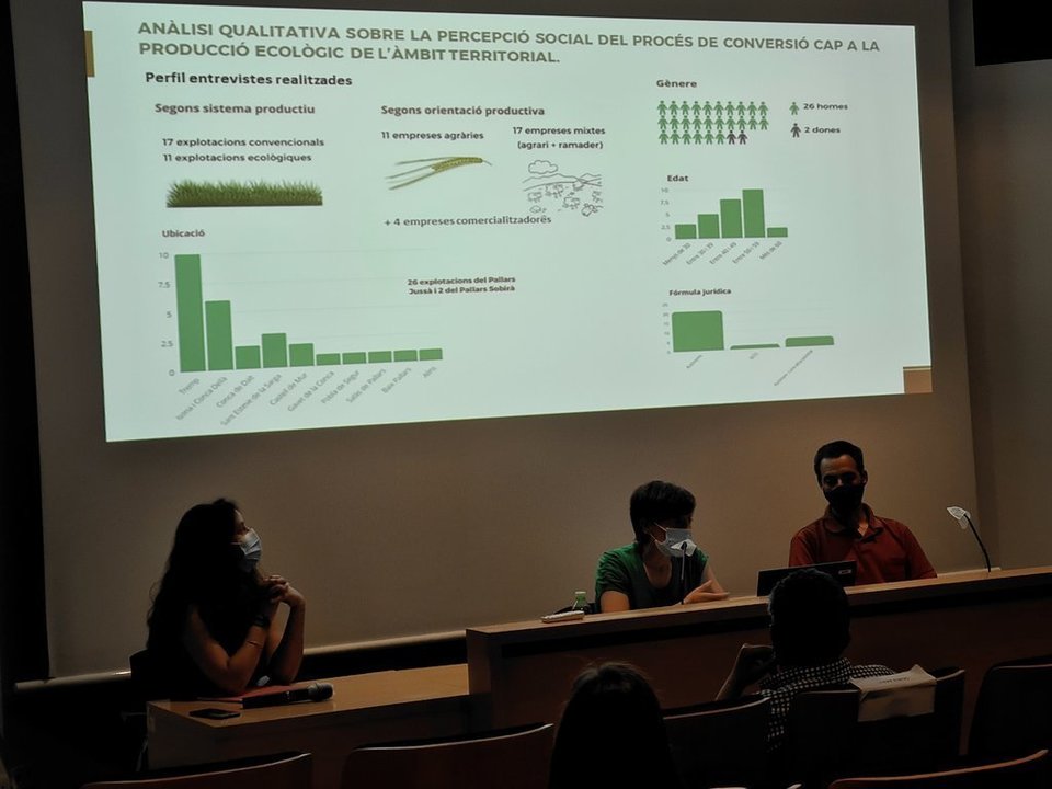 Pla de detall de la presentació de l'estudi sobre cultius ecològics al Pallars Jussà el 7 de juny del 2021. (Horitzontal)