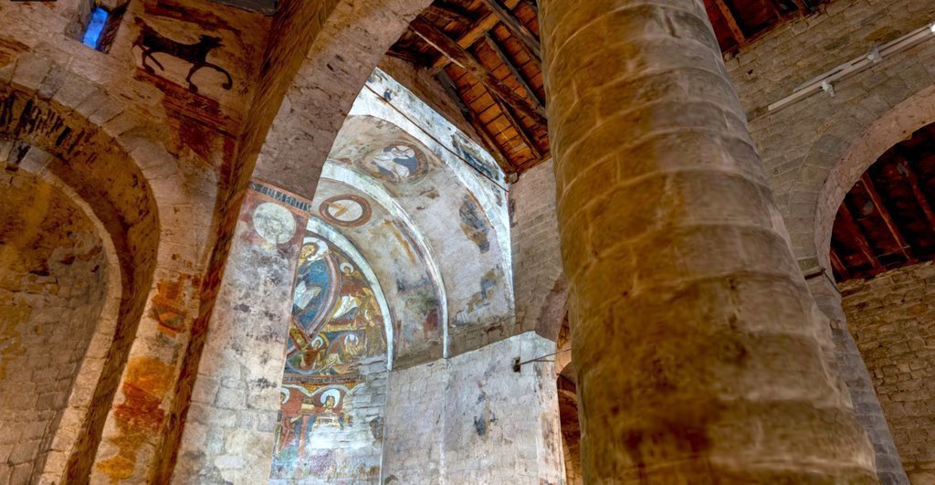 Imatge digitalitzada de l'interior de l'església de Sant Climent de Taüll. (Horitzontal)