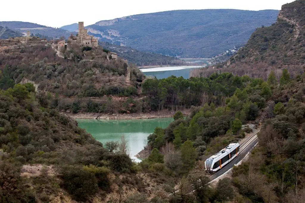 Tren panor&agrave;mic dels llacs
