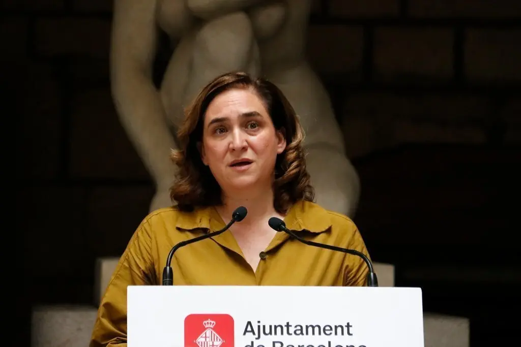 Pla mitj&agrave; de l'alcaldessa Ada Colau en un acte el 26/7/2021 (horitzontal)