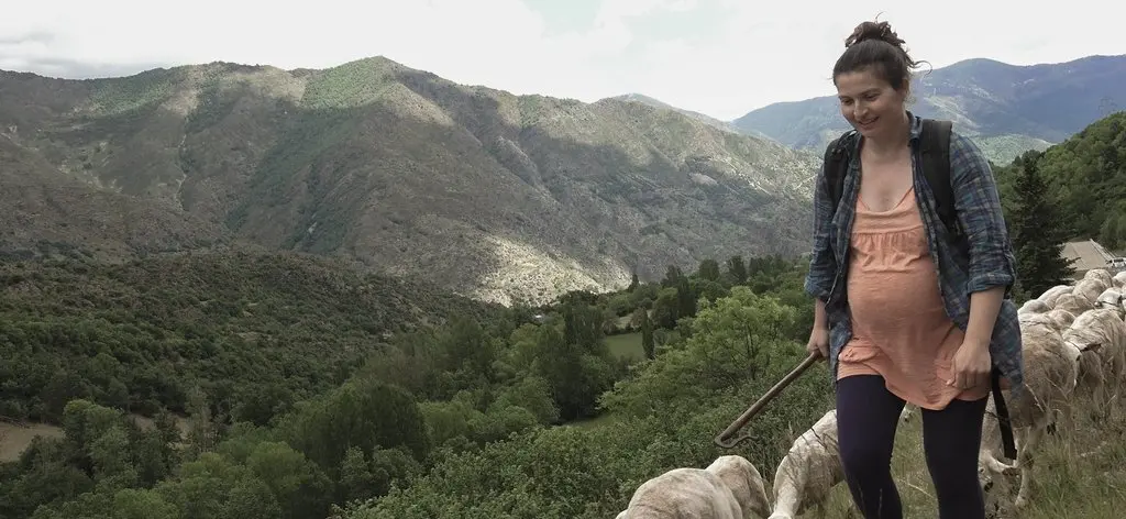 Pla general d'una pastora que apareix al documental 'El No a l'Os'. (Horitzontal)