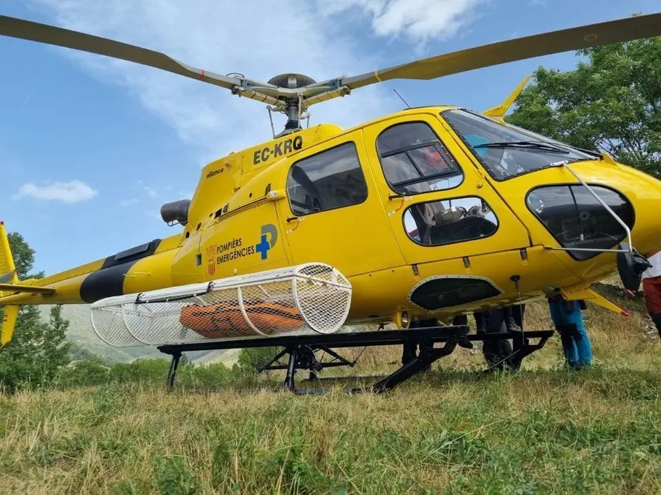 Pla general de l'helic&ograve;pter de Pompiers d'Aran. (Horitzontal)